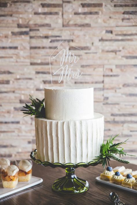 41 Simple Wedding Cakes to Suit All Celebrations - hitched.co.uk Wedding Cakes Textured, Modern Romantic Wedding Cake, Simple White Wedding Cake, Textured Wedding Cake, Modern Cake Toppers, Modern Cake, Boho Cake, Summer Cake, Small Wedding Cakes