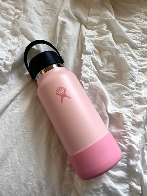 Hydro Flask Aesthetic, Flask Aesthetic, Pink Hydro Flask, Hydro Flask Water Bottle, Trendy Water Bottles, Pink Water Bottle, Flask Water Bottle, Cute Water Bottles, Drink More Water