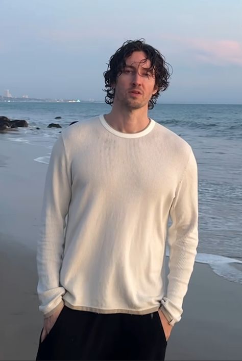 Dean Lewis Dean Lewis Concert Outfit, Cornwall Life, Dean Lewis, Dom And Letty, Benson Boone, Artist Music, Band Photography, Music Hits, Real Men