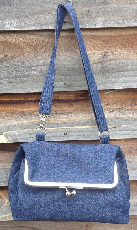 You SEW Girl: Purse Frame Class and Bag of the Month Diy Clutch Bag How To Make, Shopping Bag Tutorial, Diy Clutch Bag, Shopping Bag Pattern, Denim Bag Patterns, Clasp Purse, Jean Purse, Purse Frame, Frame Purse