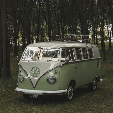 Van Houses, Combi Hippie, Volkswagen Vintage, Motorhome Accessories, Caravan Accessories, Volkswagen Vans, Volkswagen Van, Vintage Vw Bus, Combi Volkswagen