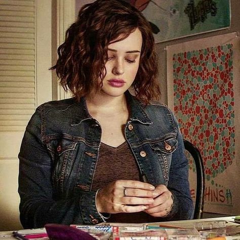 Hannah Baker Memes, Hannah Baker Short Hair, Hannah 13 Reasons Why, Hannah Baker Icon, 13 Reasons Why Hannah Baker, Hannah Baker Aesthetic, Katharine Langford, Hanna Baker, 13 Reasons Why Aesthetic