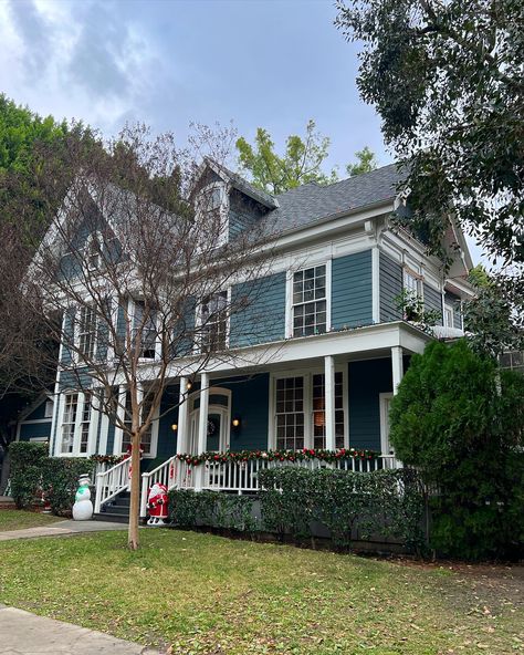 Charming two-story wooden house on the Stars Hollow set at Warner Bros studios. The house is painted cerulean blue with white awnings, white painted porch and Christmas lights throughout Gilmore Girls House, Life Plans, Bloxburg Builds, Stars Hollow, Grandmas House, Life Plan, Girl House, Dream House Plans, Gilmore Girls