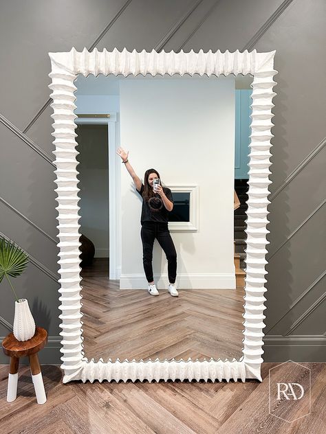 Modern Mirror Frames, Rectangle Mirror Makeover Diy, Mirror Upgrade Diy Frames, Plaster Of Paris Mirror Frame, Mirror Refinishing Ideas, Mirror Trim Ideas Diy Frame, Update Old Mirror Frames, Mirror Trim Diy, Diy Plaster Mirror Frame