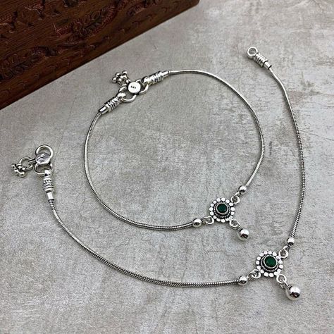 Anklet Designs Silver, Payal Designs Silver, Nakoda Payals, Trendy Silver Jewelry, Silver Anklets Designs, Latest Indian Jewellery, Silver Bracelet Designs, Silver Jewelry Accessories, Gold Jewelry Outfits