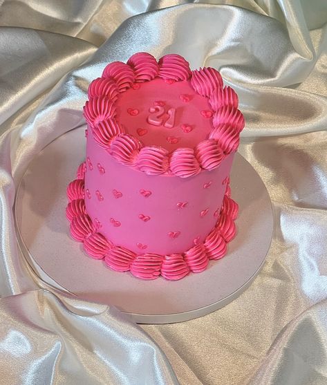 Hot pink Mini 💕 Tiny AND Pink?! 😱 Can it get any cuter Happy 21st birthday Elizabeth. I loved every second of creating this beauty Cake drum • @cakebonofficial 8” drum Food gel • @chefmaster (neon brite pink) Smoother • @sweet_escape001 Piping tips • @wiltoncakes Everything else! • @heb . . . . . #cakedecorating #cakedesign #cakes #cakesofinstagram #cakeart #cakedecorator #cakecakecake #cakestyle #cakelover #cakelove #baker #bakery #fondant #fondantcakes #fondantart #fondantdecoratio... Pink And Teal Birthday Cake, Small Circle Cake, Non Fondant Birthday Cake, Tiny Cakes Birthday, Pink Circle Cake, Mini Birthday Cake Ideas For Her, Small Pink Cake, Pink 21st Birthday Cake, Shades Of Pink Cake