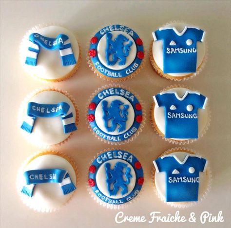 A Chelsea football fan decided to name her daughter, Chelsea, and these were made for the adorable Chelsea Jr's 1st birthday! Chelsea Cupcakes, Chelsea Football Cake, Super Cool Cakes, Soccer Cupcakes, Football Cakes, Soccer Theme Parties, Soccer Birthday Cakes, Soccer Decor, Chelsea Soccer