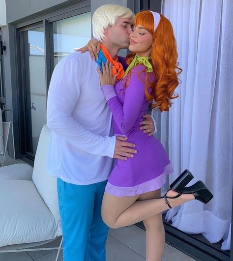 Fred And Daphne Costume, Daphne Halloween Costume, Lesbian Halloween, Scooby Doo Halloween Costumes, Daphne And Fred, Velma Costume, Fred Jones, Daphne Costume, Themed Halloween Costumes