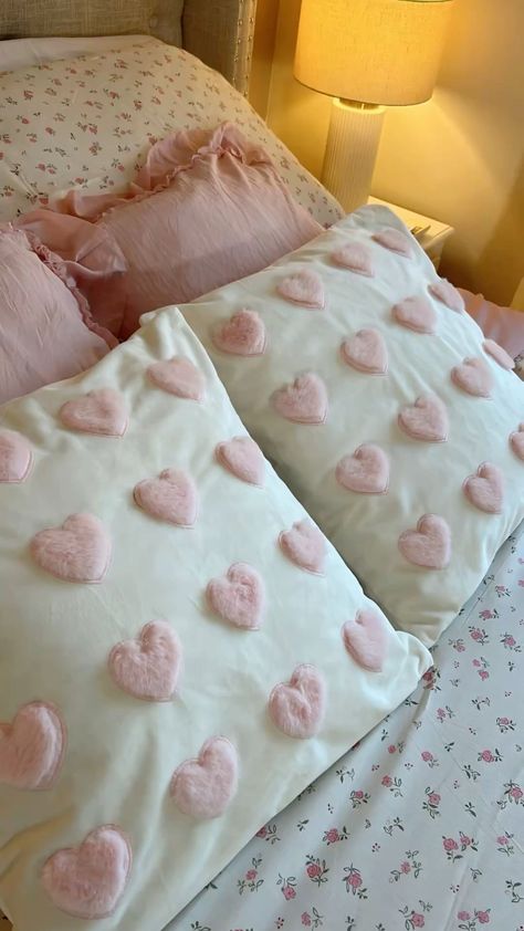 @iammm.channel on tiktok Cozy Pink Aesthetic, Heart Room Decor, Valentines Day Room, Heart Room, Floral Sheets, Diy Projects For Men, Heart Pillows, Day Room, Wishlist Ideas