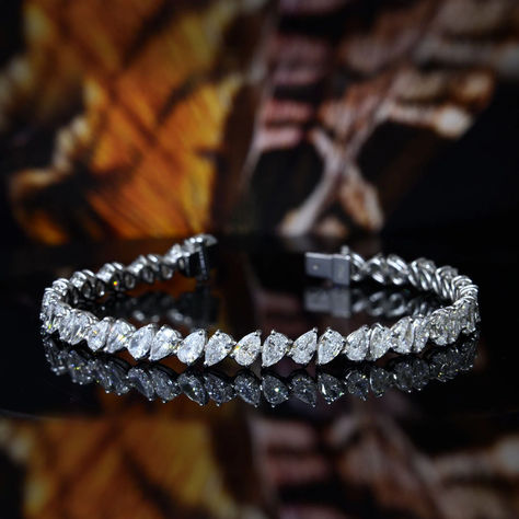 Introducing our stunning 9.00 Ct. Pear Cut Diamond Tennis Bracelet. Mined from the earth, each diamond boasts G color and VS2 clarity, ensuring unparalleled sparkle and sophistication.
Elevate your style with this timeless treasure.🥰 Pear Shape Diamond Bracelet, Unique Gold Jewelry Designs, Bracelet Diamond, Diamond Jewelry Necklace, Pear Cut Diamond, Diamond Tennis Bracelet, Color Grading, Diamond Bangle, Pear Diamond