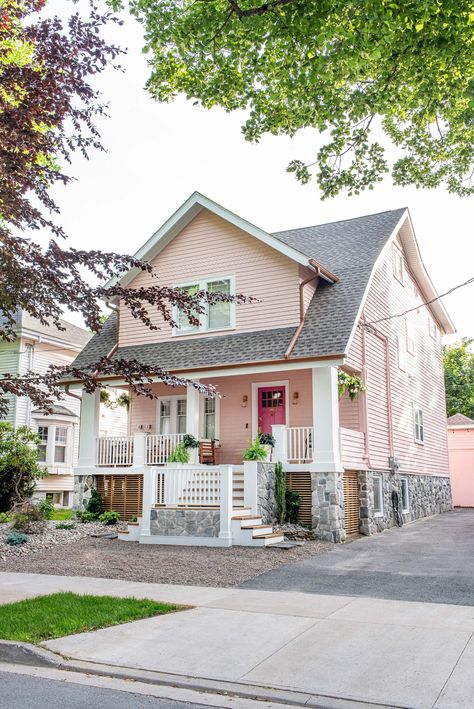 Pink Cape Cod House, Exterior Paint Colors For Cape Cod Style House, Pink Siding House, Historical Home Exterior, Pink Home Exterior, Colourful House Exterior, Pink Houses Exterior, Pink Exterior House, Pink Cottage House