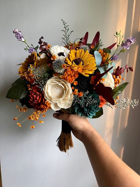 Fall Wood Flower Bouquet, Fall Wildflower Wedding Theme, Fall Wedding Flowers October, Wedding Flowers October, Fall Wildflower Bouquet, Fall Flower Bouquets, Wildflower Bouquet Wedding, Fall Sunflower Weddings, September Wedding Flowers