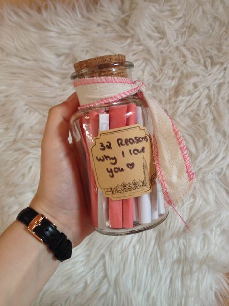 32 reasons why i love you in a jar. Jar Of Happiness, Mom Images, I Love You Song, Happy Jar, Diy Best Friend Gifts, Reasons Why I Love You, Happy Thanksgiving Quotes, Why I Love You, Thanksgiving Quotes