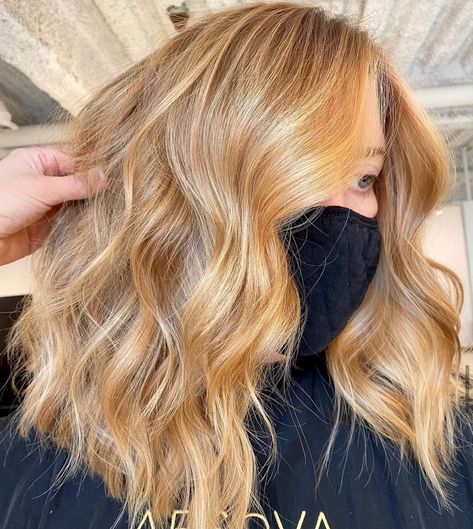 Different Shades Of Strawberry Blonde, Light Strawberry Blonde Hair Balayage, Blonde With Copper Highlights, Blonde With Strawberry Blonde Highlights, Medium Golden Blonde Hair, Blonde Hair With Copper Highlights, Golden Strawberry Blonde, Warm Golden Blonde Hair, 90s Blonde