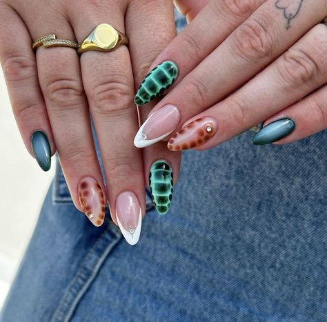 Aladdin Inspired Nails, Sienna Nails, Turtle Nails Design, Vacation Nails Acrylic, Aquatic Nails, Caribbean Nails, Turtle Nail Art, Sqaure Nails, Turtle Nails