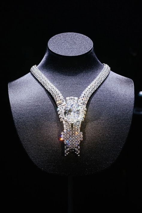 Most Expensive Jewelry, Expensive Necklaces, Timeless Jewellery, Hat Jewelry, Tiffany And Co Necklace, Expensive Diamond, Tiffany Diamond, Expensive Jewelry Luxury, Sparkly Jewelry