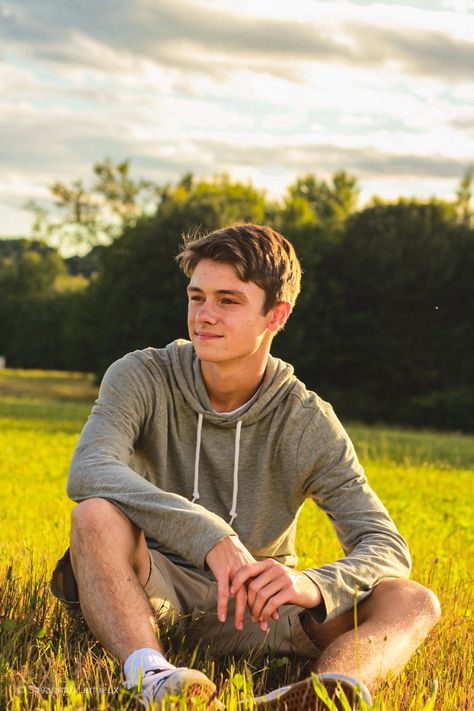 Senior Pictures Boys Outdoors Male Poses, Teen Boy Photoshoots, High School Boy Senior Picture Ideas, Boy Senior Pictures Poses Outdoor, Athena Lee, Male Senior Pictures Poses, Senior Picture Ideas For Guys, Senior Pictures Boys Outdoors, Boy Senior Portraits