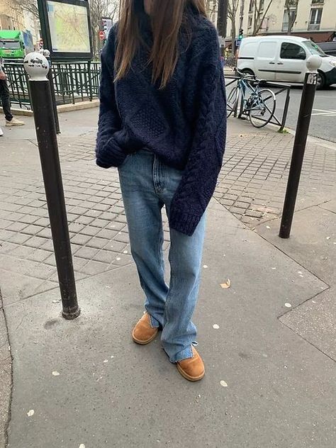 Jeans Jumper Outfit, Norwegian Style Fashion, Fashion Blue Aesthetic, Jumper And Jeans Outfit, Blue Jumper Outfit, Knitted Jumper Outfit, Jumper And Jeans, Norwegian Style, Jumper Outfit