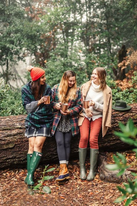 Foggy Fall, Autumn Picnic, L Love U, Fall Friends, Fall Picnic, Sister Photos, Best Friend Photoshoot, Fall Photoshoot, Cozy Autumn