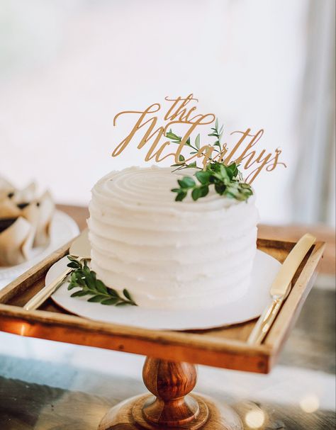 One Wedding Cake Tier, Single Serving Wedding Cake, Simple Cake Wedding One Tier, 3 Tiered Cake Stand, Small Cakes For Wedding, Simple Wedding Cake Topper Ideas, Single Layer Wedding Cake Ideas, Small White Wedding Cake With Greenery, 10 Inch Wedding Cake