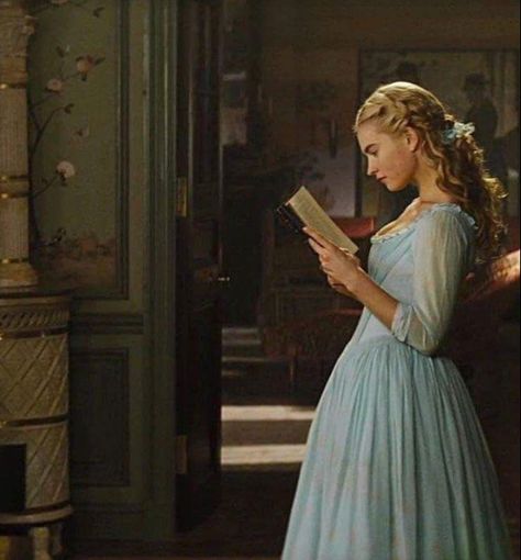 Cinderella Live Action, Cinderella Aesthetic, Cinderella Movie, Cinderella 2015, Royal Core, Lily James, Woman Reading, Princess Aesthetic, Girl Reading