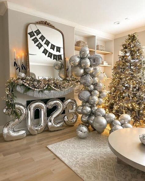 New Years Eve House Party, New Years Dinner Party, New Years Eve Party Ideas Decorations, Nye Decorations, New Year Table, New Years Dinner, New Eve, New Year's Party Decorations, Happy New Years Eve