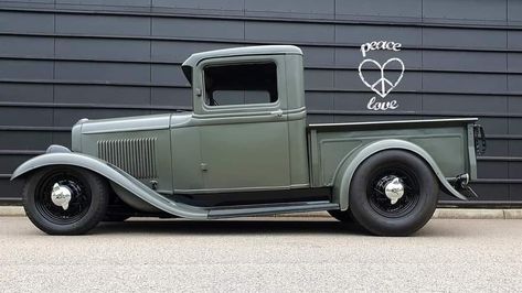 32 Ford Roadster, Rat Rod Pickup, Hot Rod Pickup, Vintage Pickup Trucks, Ford Roadster, 32 Ford, Custom Muscle Cars, Classic Pickup Trucks, Hot Rod Trucks