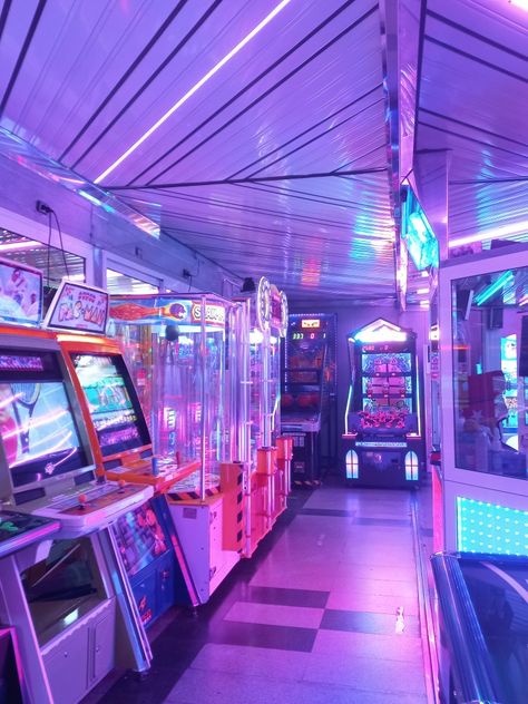 arcade aesthetic night lights Anime Arcade Background, Arcade Room Aesthetic, Old Arcade Aesthetic, Arcade Lighting, Vintage Arcade Aesthetic, Arcade Reference, Neon Arcade Aesthetic, 90s Arcade Aesthetic, Pastel Arcade