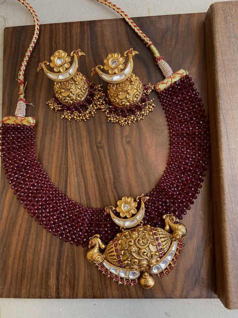 Real Kemp Agate Beads Pendant Necklace ~ South India Jewels Beads Jewellery Designs, Gold Jewelry Simple Necklace, Antique Jewellery Designs, Pearl Necklace Designs, Gold Necklace Indian Bridal Jewelry, Beaded Necklace Designs, Antique Bridal Jewelry, Beads Pendant, Antique Jewelry Indian