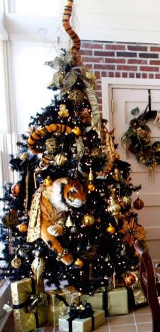 Thats gonna be my Christmas tree when I have my own place! #Mizzou My Own Place, Black Gold Christmas, Christmas Tree Decor Ideas, Tree Decor Ideas, Own Place, Black Christmas Trees, Christmas Tree Ideas, Christmas Tree Decor, Christmas Scenes