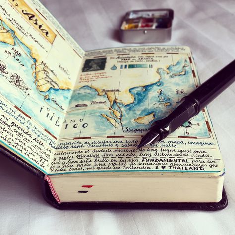 Travel Art Journal Travelers Notebook, Voyage Sketchbook, Diy Travelers Notebook, Kunstjournal Inspiration, Travel Art Journal, Diy Travel Journal, Travel Sketchbook, Travel Diy, Sketchbook Journaling