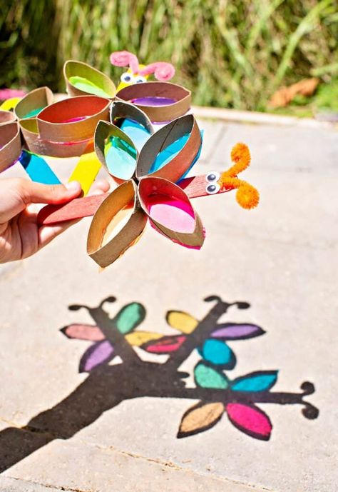 Butterfly Suncatcher, Aktiviti Kanak-kanak, Suncatcher Craft, Toddler Arts And Crafts, Outdoor Crafts, Aktivitas Montessori, Diy Valentine, Daycare Crafts, Toddler Art