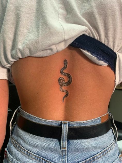 Pola Tato, Spine Tattoos For Women, Inspiration Tattoos, Stylist Tattoos, Cute Tattoos For Women, Classy Tattoos, Discreet Tattoos, Dainty Tattoos, Spine Tattoos