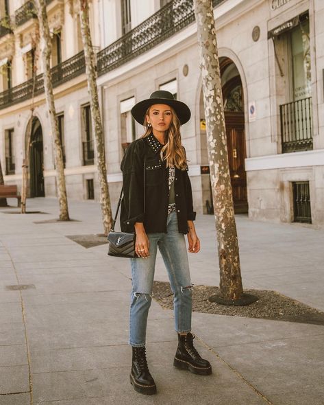 Alex Pereira | Lovely Pepa on Instagram: “A little Californian breeze in the center of Madrid ✨” Fashion Inspo Instagram, Alexandra Pereira, Off White Jeans, Combat Boots Style, Lack Of Color, Best Summer Dresses, Perfect Summer Outfit, Spring Fashion Trends, Fashion Seasons