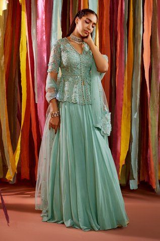 Lehenga Designs With Dupatta, Net Dresses Design Ideas Western, Green Combination Outfit Indian, Peplum And Skirt, Reka Bentuk Blaus, Mehndi Engagement, Baju Peplum, Lehenga Top, Kurti Sleeves