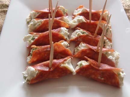 Engagement Appetizers, Pepperoni Appetizers, Gluten Free Appetizers Easy, Cold Apps, Vday Dinner, Valentine Brunch, Cold Appetizers Easy, Appetizer Easy, Thanksgiving Foods