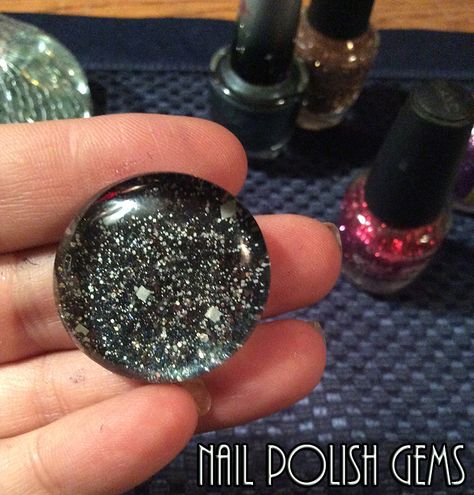 How Sparkly Nail Polish, Nail Polish Crafts Diy, Nail Polish Painting, Nail Polish Jewelry, Kids Nail Polish, Nail Polish Crafts, Inexpensive Crafts, Gem Crafts, Diy Nail Polish