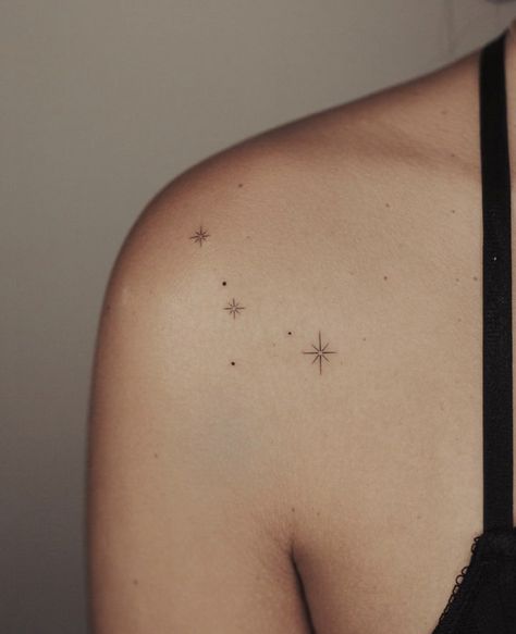 Small Stars On Shoulder Tattoo, Sparkle Tattoo Placement Ideas, Small Star Tattoos On Shoulder, Sparkle Tattoo On Back, Sparkle Tattoo Ideas Shoulder, Glow Up Tattoo, Star Light Tattoo, Sparkle On Shoulder Tattoo, Tiny Stars Tattoo Shoulder