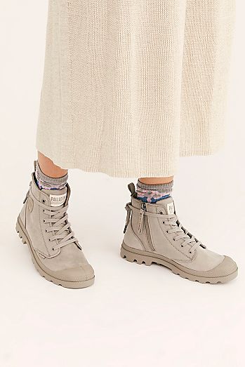 Timbaland Outfit, Palladium Boots Outfit Women, Palladium Boots Outfit, Palladium Sneakers, Palladium Pampa Hi, Converse Style Women, Palladium Shoes, Palladium Boots, Travel Apparel