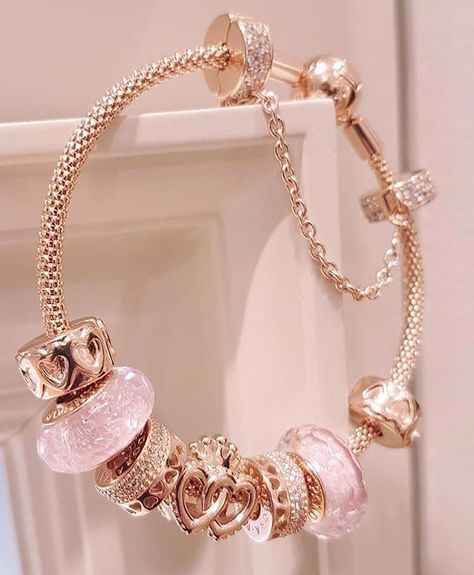 Pandora Bracelet Pink Gold, Rose Gold Pandora Bracelet, Pandora Rose Gold Bracelet, Pandora Charms Rose Gold, Pandora Bracelet Charms Ideas, Pandora Bracelet Designs, Pandora Rose Gold, Pandora Gold, Jewelry Accessories Ideas