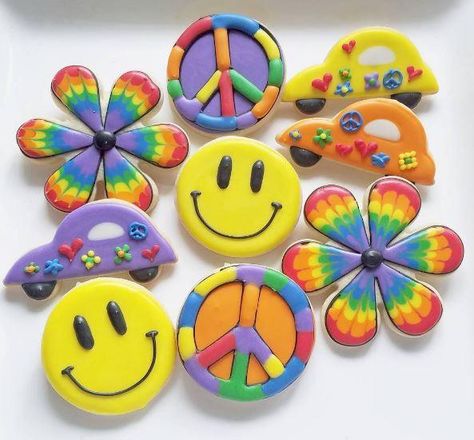 60s Cookies, Hippie Party Food, Hippie Cookies, Cookie Themes, Peace Cookies, Hippie Cake, Flower Power Party, Lila Party, Hippie Birthday Party