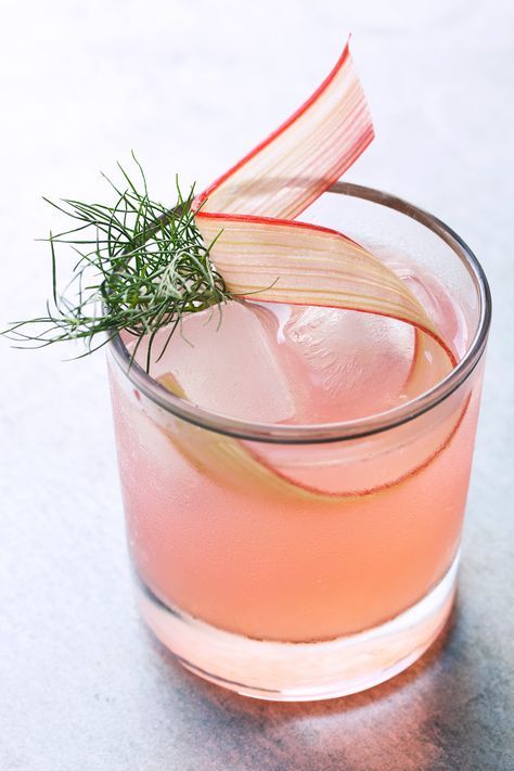 Rhubarb, Fennel & Vermouth Cocktail | HonestlyYUM (http://honestlyyum.com) Vermouth Cocktail, Marble Bar, Homemade Syrup, Spring Cocktails, Cocktail Garnish, Sazerac, Milk Shakes, Think Food, Martini Cocktail