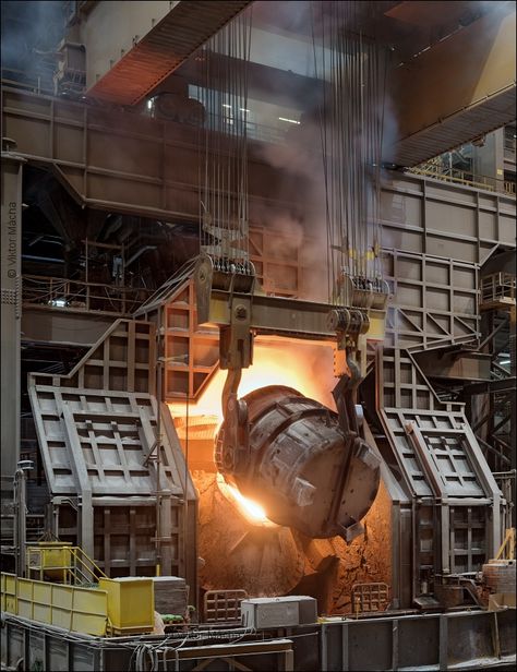 Aperam Châtelet, charging the converter Industry Photography, Steel Factory, Blast Furnace, World History Lessons, Steel Industry, Industrial District, Steel Worker, Drawing Competition, Industrial Waste