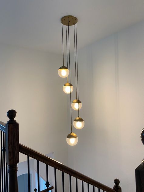 Stairs lighting Staircase With Chandelier, Stairs Chandelier, Stairs Lighting, House Interiors, Stair Treads, Pendant Lights, House Decor, Hanging Lights, Hallway