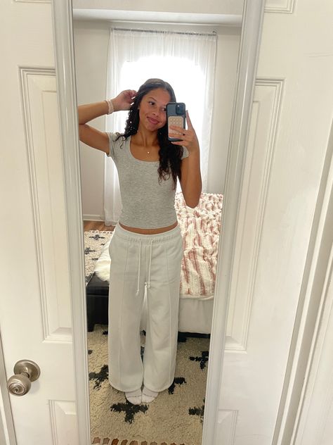 Outfit ideas Target Sweatpants Outfit, White Straight Leg Sweatpants Outfit, Loose Grey Sweatpants Outfit, White Flare Sweatpants Outfit, Styling White Sweatpants, White Wide Leg Sweatpants Outfit, Cute Gray Sweatpants Outfit, White Sweatpants Outfit Casual, Comfy School Outfits Sweatpants