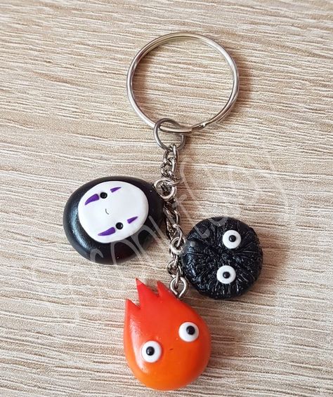 Studio Ghibli Clay Keychain, Anime Keychains Diy Clay, Diy Clay Keychain For Him, Clay Anime Keychain, Anime Polymer Clay Earrings, Anime Polymer Clay Ideas, Studio Ghibli Clay Charms, Polymer Clay Studio Ghibli, Ghibli Clay Ideas