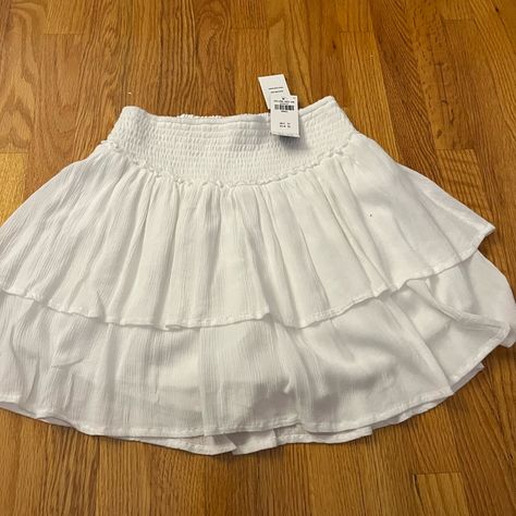 Nwt Hollister Skirt Built In Shorts Hollister Skirt, 2024 Wardrobe, White Mini Skirt, White Skirts, Long Skirt, Hollister, Built In, Color White, Mini Skirts