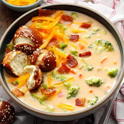 Broccoli Beer Cheese Soup, Holiday Soup Recipes, Ham Chowder Recipe, Beer Cheese Soup Recipes, Ham Chowder, Beer Soup, Holiday Soups, Cheesy Broccoli Soup, Beer Cheese Soup