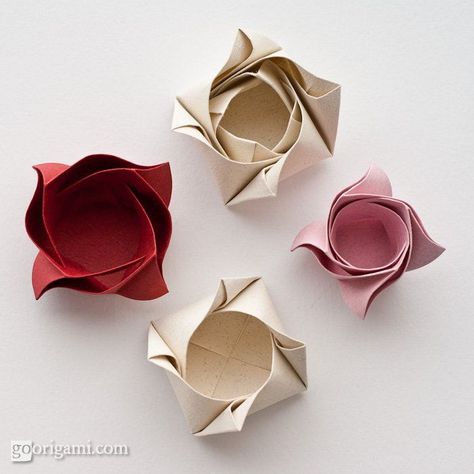 How to make an Origami Valentines Rose Box! Rose En Origami, Origami Kutu, Roses Valentine, Rosen Box, Origami Rose, Folding Origami, Valentines Roses, Origami Box, Diy Origami