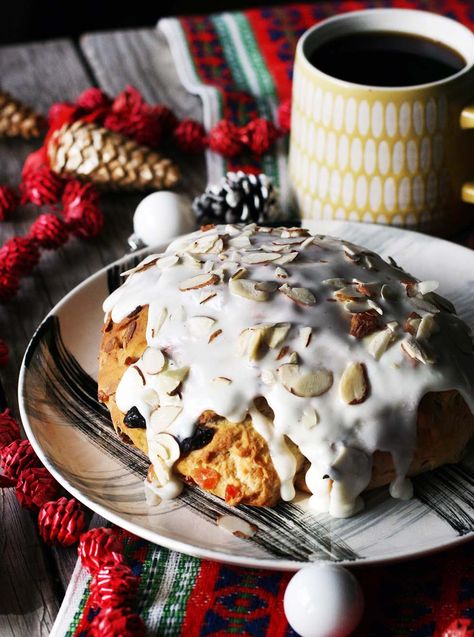 Christmas Dessert Platter, Christmas Bread Recipes, Almond Icing, Cheap Recipe, Festive Bread, Dried Banana Chips, Almond Glaze, Cooking Decorating, Norwegian Christmas